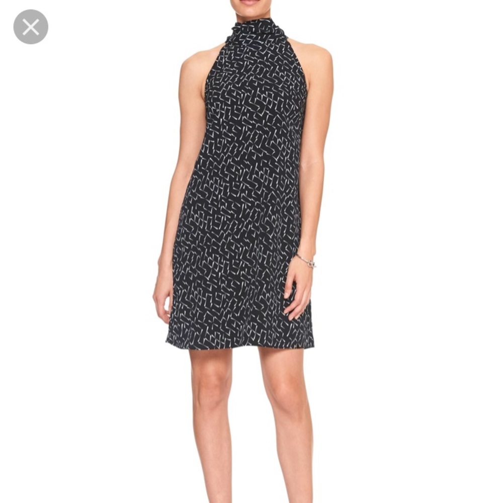 *NWT* Black tie-neck shift dress